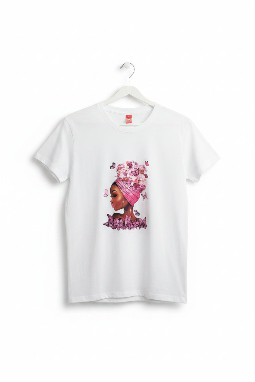 CAMISETA ESTAMPADA FEMININA – ARTE FLORAL COM BORBOLETAS