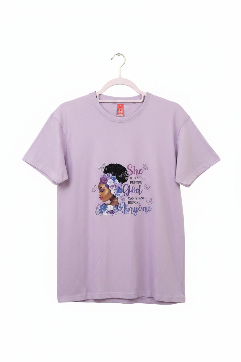 CAMISETA ESTAMPADA FEMININA – ARTE FLORAL COM BORBOLETAS
